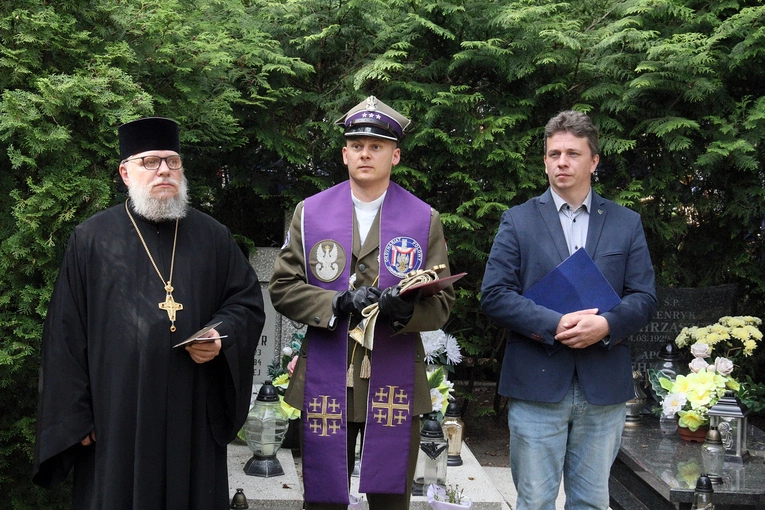 Oznaczenie grobów żołnierzy spod Monte Cassino