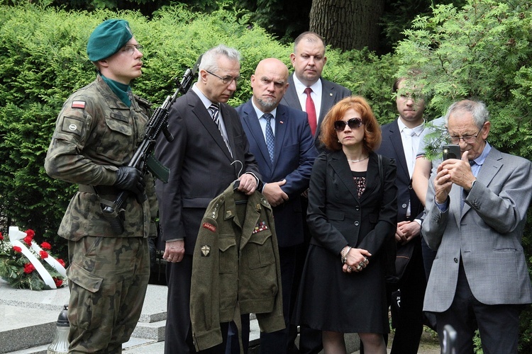 Oznaczenie grobów żołnierzy spod Monte Cassino