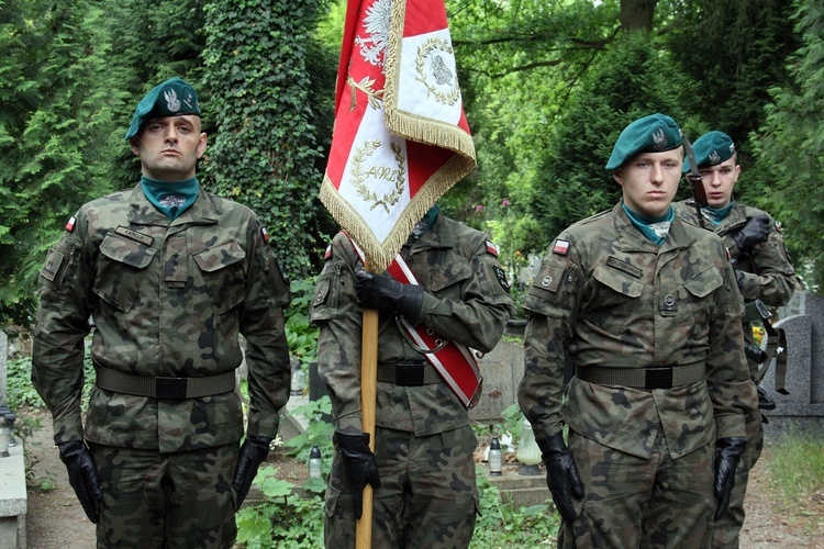 Oznaczenie grobów żołnierzy spod Monte Cassino