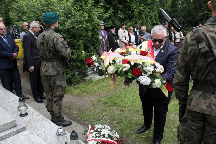 Oznaczenie grobów żołnierzy spod Monte Cassino