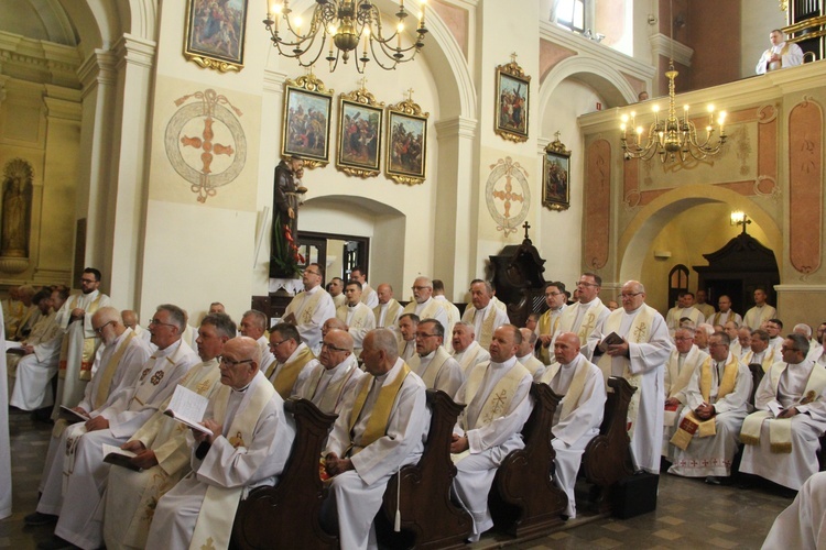 Pielgrzymka kapłanów do Tuchowa 2024