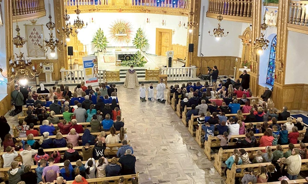 W sanktuarium Matki Bożej Fatimskiej dzieci spotykają się w każdą pierwszą sobotę miesiąca 