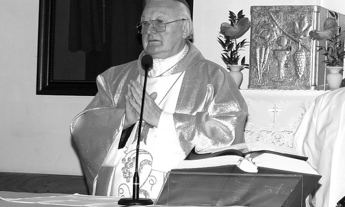 Bp Zimniak podczas Mszy św. w Ustroniu-Zawodziu.
