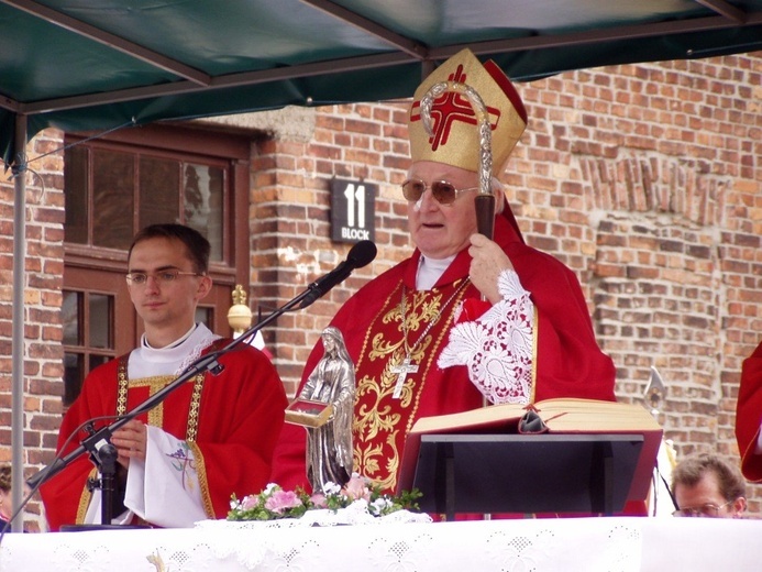 Zmarł bp pomocniczy senior Janusz Zimniak 