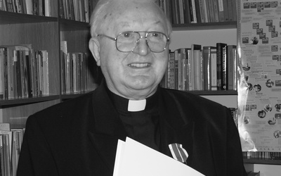 Zmarł bp pomocniczy senior Janusz Zimniak 