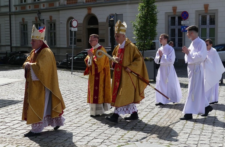 Nowi kapłani diecezji bielsko-żywieckiej AD 2024