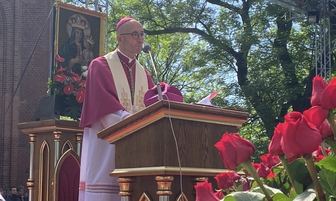 - Jakość Kościoła, jego witalność, nie zależy tylko od papieża Franciszka, od kolegium kardynałów, od abp. Polaka, czy Galbasa. Tak, od nich także. Ale zależy od każdego - mówił abp Galbas.