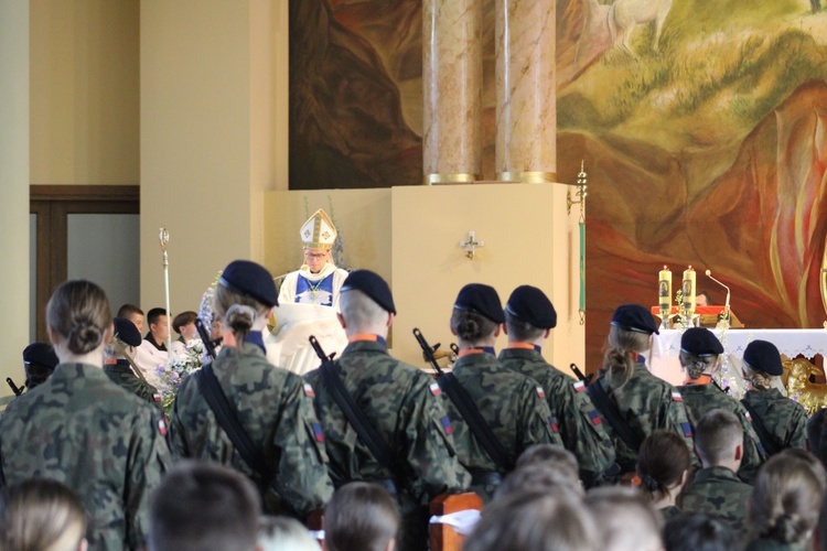 Ciechanów. Sztandar dla szkoły mundurowej