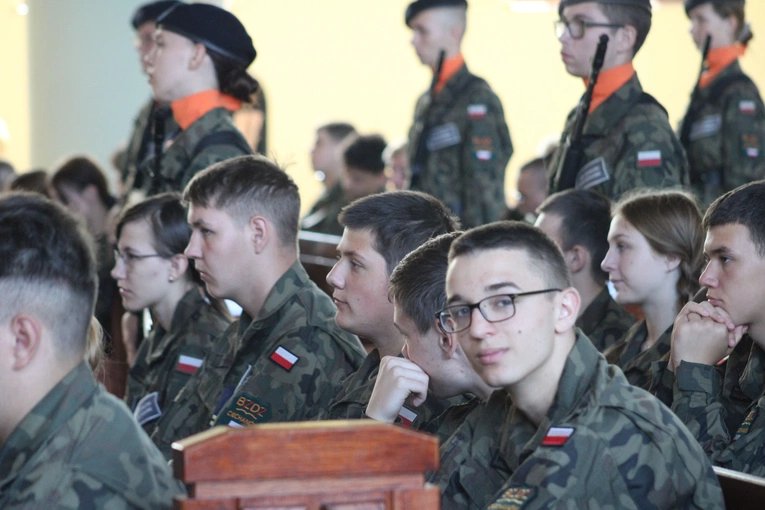 Ciechanów. Sztandar dla szkoły mundurowej