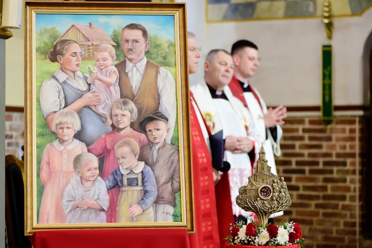 Miłość jest gwarancją człowieczeństwa