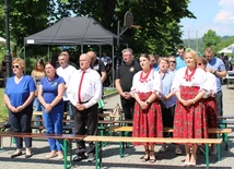 Łąkta. Majówka przy stawie