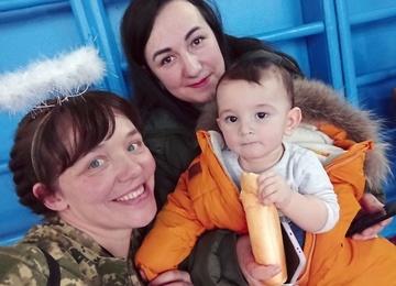 Wojna zabiła uśmiech ukraińskich dzieci. Anioły radości siostry Wiktorii próbują go wskrzesić