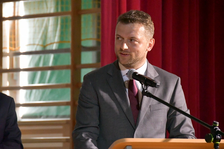 Wojakowa. Nadanie i poświęcenie sztandaru szkoły