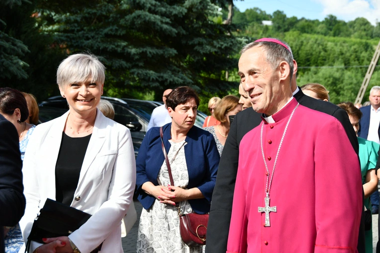 Wojakowa. Nadanie i poświęcenie sztandaru szkoły