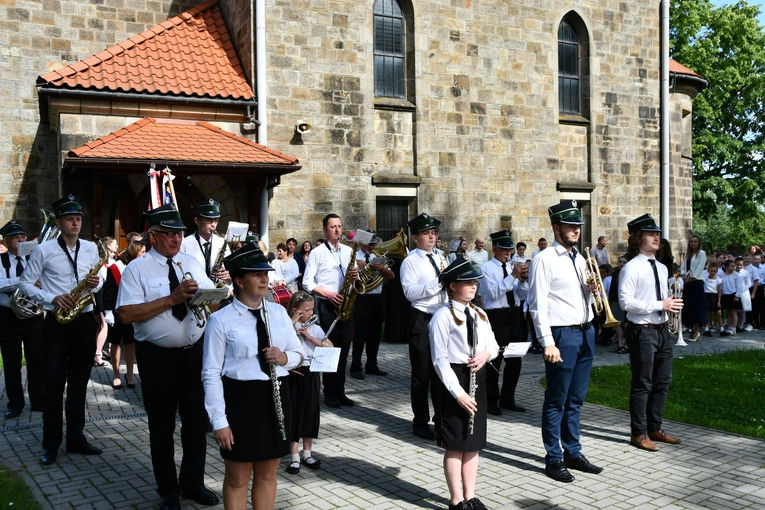 Wojakowa. Nadanie i poświęcenie sztandaru szkoły