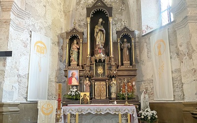 Ołtarz główny kościoła św. Mikołaja.  