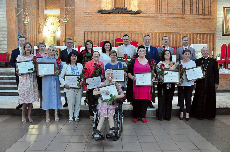 Uhonorowani dyplomami „Człowieka o dobrym sercu”.