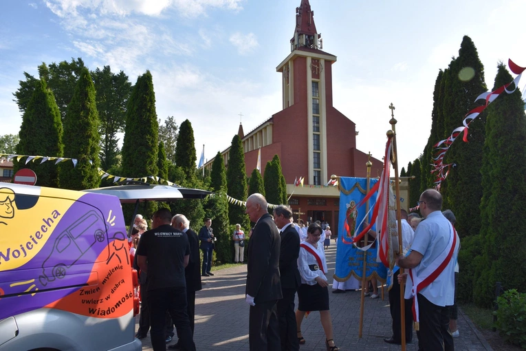 Przywitanie relikwii św. Wojciecha w kościele św. Jana z Kęt w Rumi