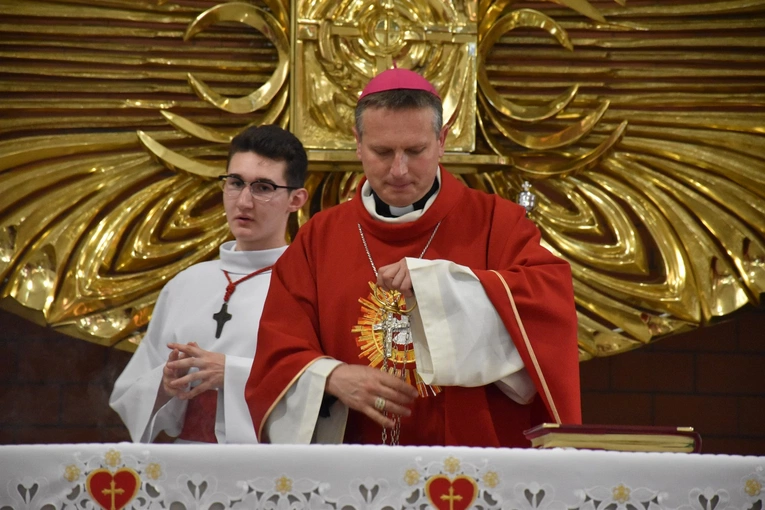 Przywitanie relikwii św. Wojciecha w kościele św. Jana z Kęt w Rumi