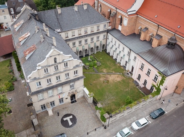 Są pieniądze na remont dachu klasztoru franciszkanów w Opolu