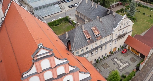 Są pieniądze na remont dachu klasztoru franciszkanów w Opolu