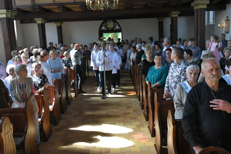 Kościół w Lutolu Suchym odbudowany i poświęcony