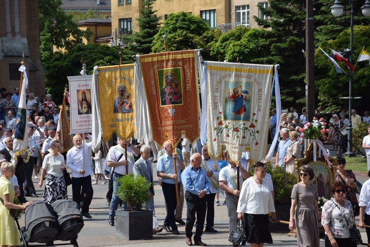 Procesja Bożego Ciała przeszła od katedry do fary.