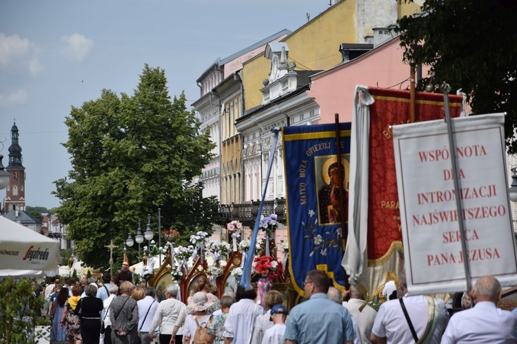 Procesja Bożego Ciała przeszła od katedry do fary.