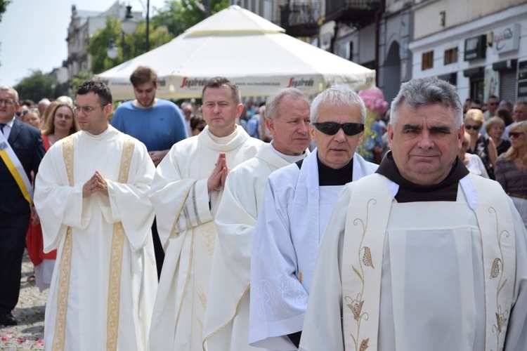 Procesja Bożego Ciała przeszła od katedry do fary.