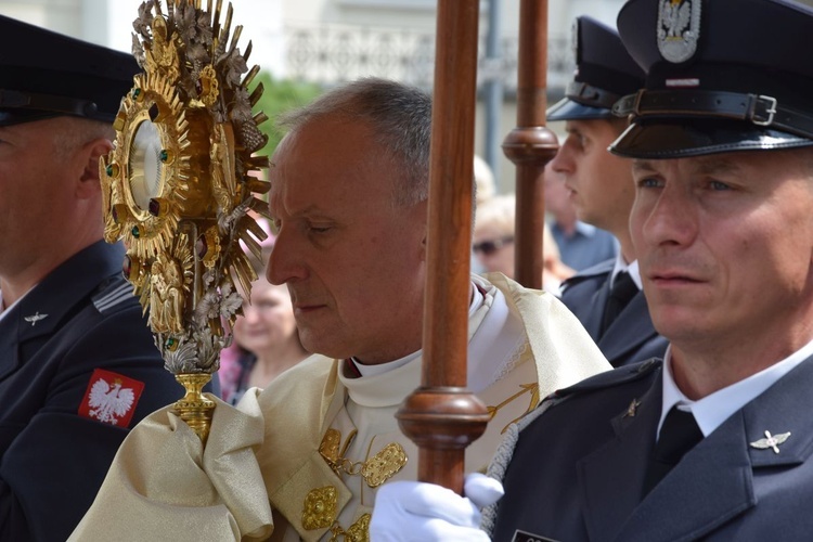 Procesja Bożego Ciała przeszła od katedry do fary.