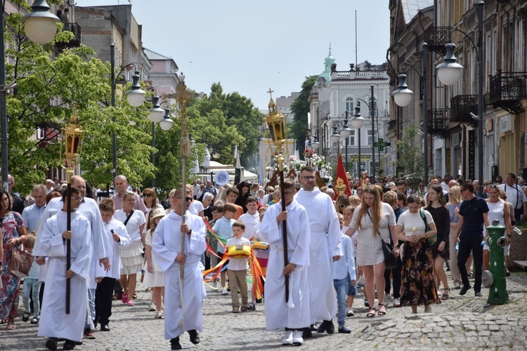 Procesja Bożego Ciała przeszła od katedry do fary.