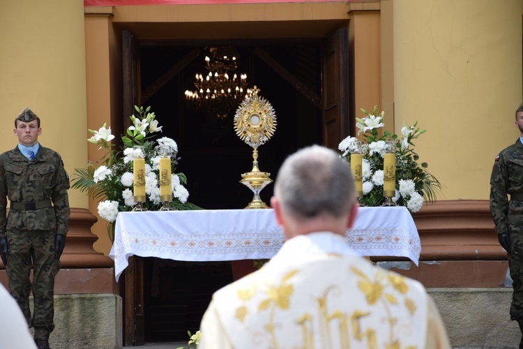 Procesja Bożego Ciała przeszła od katedry do fary.