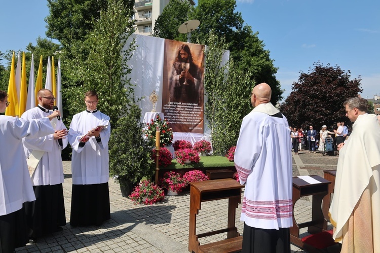 Abp Galbas: Bądźmy na Mszy św. z całego serca