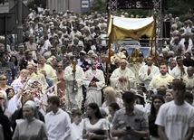 Bp Dajczak: Eucharystia nie kończy się odprawieniem