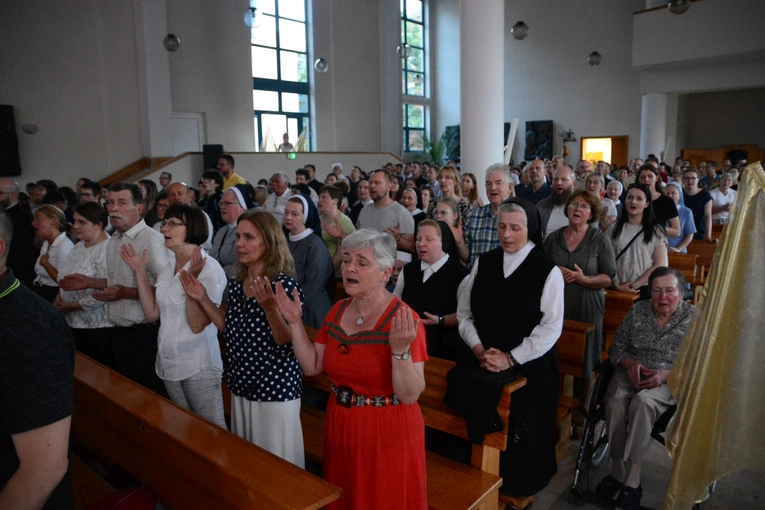 Uwielbienie w wieczór Bożego Ciała w Opolu