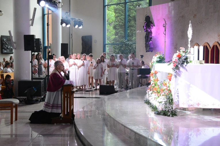 Uwielbienie w wieczór Bożego Ciała w Opolu