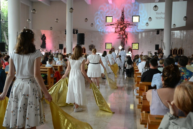 Uwielbienie w wieczór Bożego Ciała w Opolu