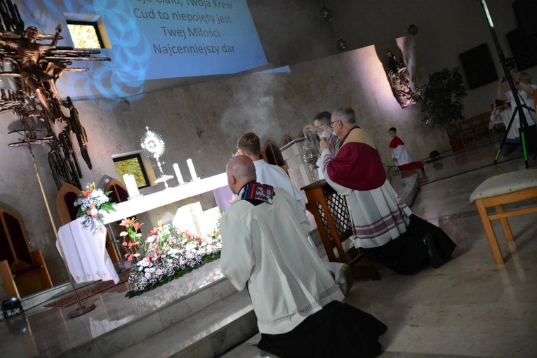 Uwielbienie w wieczór Bożego Ciała w Opolu