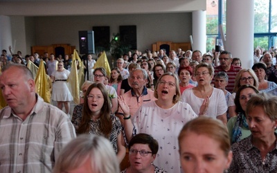 Uwielbienie w wieczór Bożego Ciała w Opolu