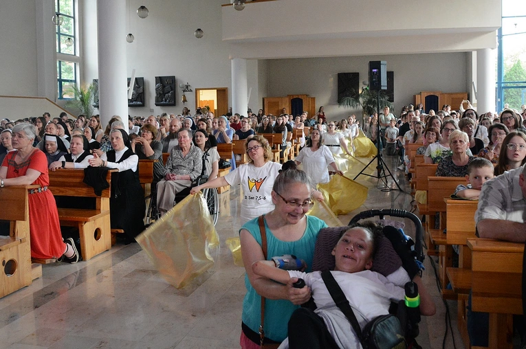 Uwielbienie w wieczór Bożego Ciała w Opolu