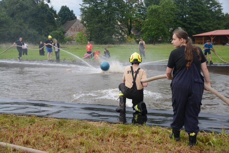 Wasserball w Przechodzie, czyli księża kontra strażacy