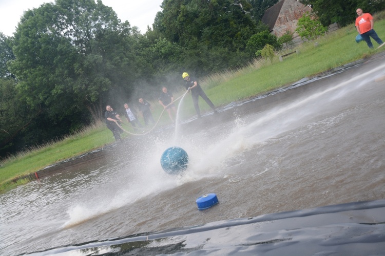 Wasserball w Przechodzie, czyli księża kontra strażacy