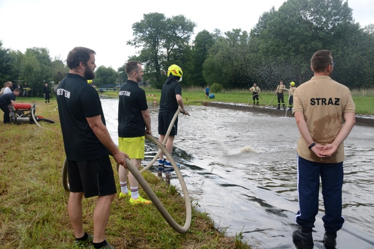 Wasserball w Przechodzie, czyli księża kontra strażacy