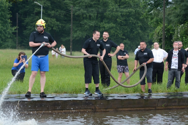Wasserball w Przechodzie, czyli księża kontra strażacy