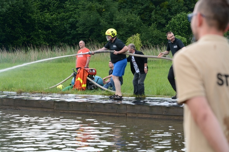 Wasserball w Przechodzie, czyli księża kontra strażacy