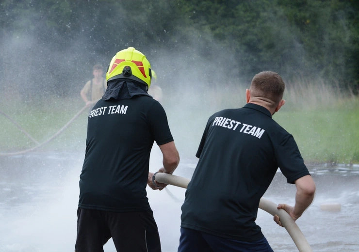Wasserball w Przechodzie, czyli księża kontra strażacy