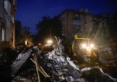 Zniszczenia po ataku rakietowym w Charkowie