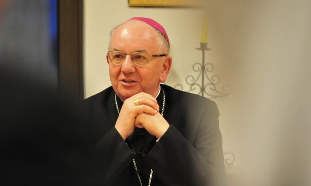 Abp Stanisław Budzik o pozytywnych stronach wiary Polaków oraz o grożących jej deformacjach