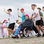 "Wracaj do domu!". Tysiące młodych ludzi na spotkaniu "Lednica 2000".