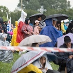 "Wracaj do domu!". Tysiące młodych ludzi na spotkaniu "Lednica 2000".